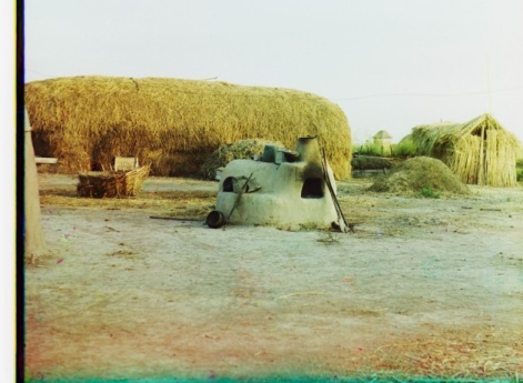 Бакинская губерния, Джеватский уезд, Муганьская степь. Двор поселенца. Печи для приготовления пищи во дворе.