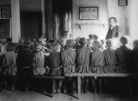 Голодный год. Детская столовая в школе. Село Черновское, Сергачский уезд.