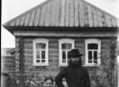 Семья брата фотографа П.И. Целебровского с детьми. Зяблицкий погост.