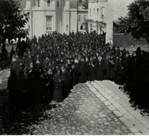 Вам, вероятно, небезызвестно, что в настоящее время возник спор, или, вернее сказать, загорается пламень о новой ереси -  имеборческой