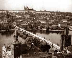 В Пражской газете начинается публикация серии статей «Наши вопросы и Советская Россия»