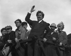 Из наших МГУ иногда выходят руководители-проповедники толстовских и других религиозных общин